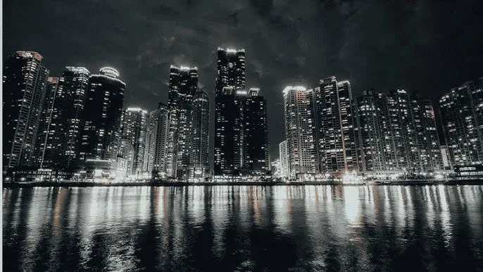 mm8mm8 - 城市之光：霓虹背后的人间烟火